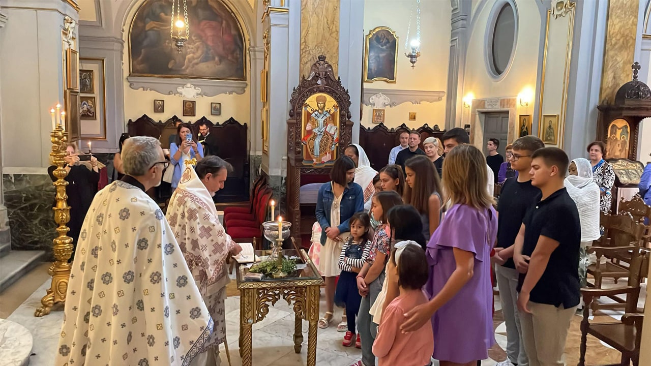 Divina Liturgia e benedizione delle acque per il nuovo anno scolastico per i alunni della Scuola della nostra Comunità | Napoli