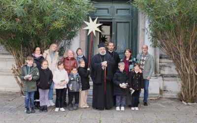 Gli auguri natalizi dei bambini al Metropolita Polycarpos