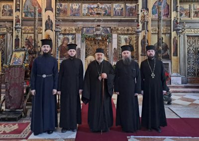 La fraternità del Monastero Ortodosso di Carbone in visita al Metropolita